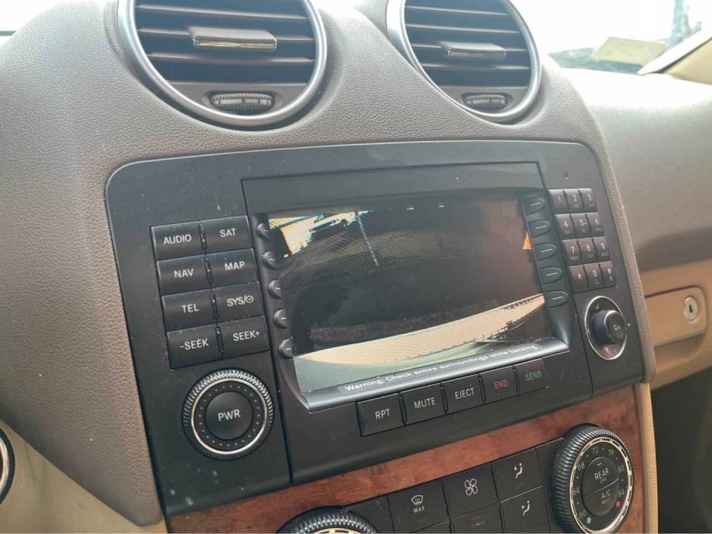 2008 WHITE /Tan Mercedes-Benz M-Class ML350 (4JGBB86E48A) with an 3.5L V6 DOHC 24V engine, 7-Speed Automatic Overdrive transmission, located at 5700 Curlew Drive, Norfolk, VA, 23502, (757) 455-6330, 36.841885, -76.209412 - Photo#10